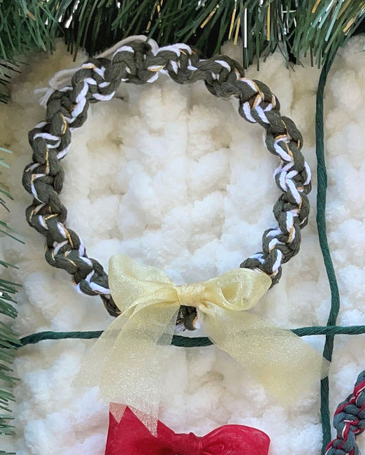 4" Macrame Christmas Wreath with Gold Bow